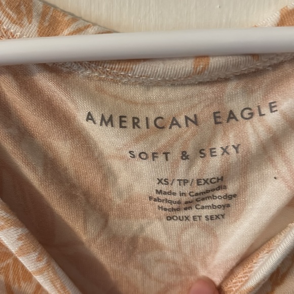 BUNDLE OF AMERICAN EAGLE TOPS - Picture 14 of 16